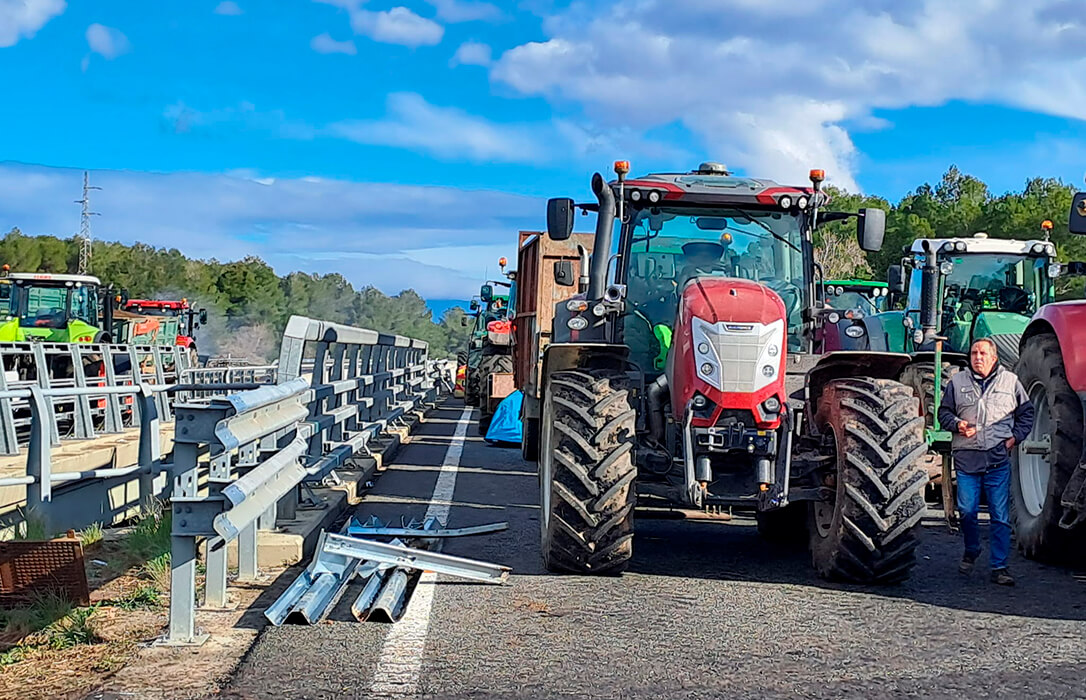 Los Agricultores Catalanes Exigen Cambios En La Generalitat Y