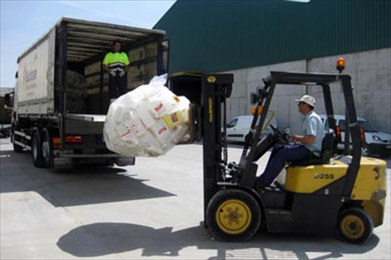 Los agricultores murcianos reciclaron más de 219.000 kilos de envases agrarios en 2013
