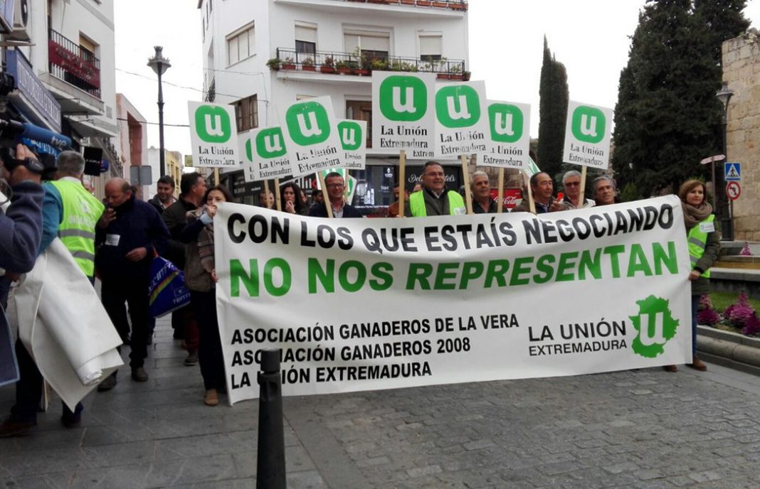 La Unión Extremadura pide cese de un alto cargo de la Junta por los problemas de tuberculosis y pastos