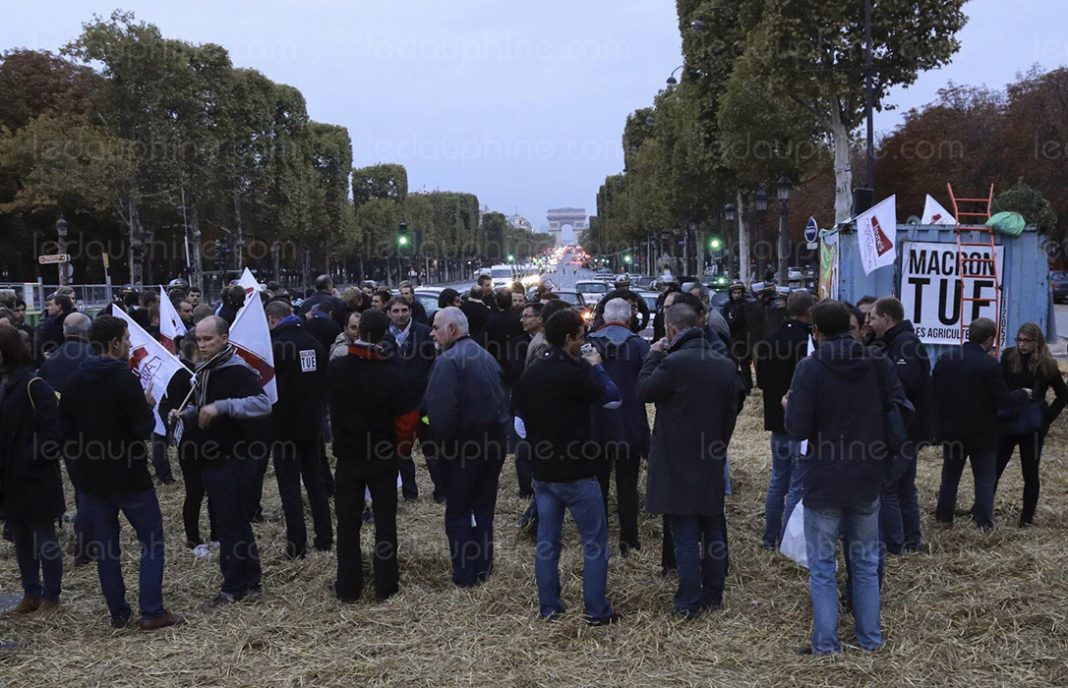Los agricultores franceses toman los Campos Elíseos de París para defender el uso del glifosato