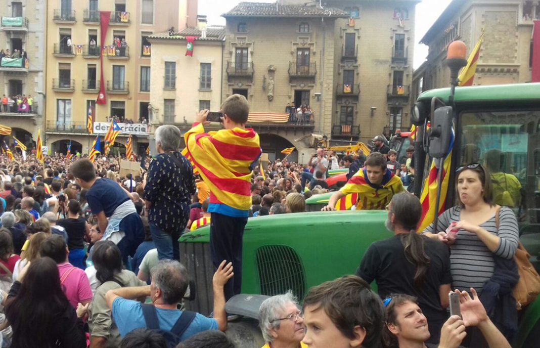 Independencia Cataluña: JARC-COAG y Unió de Pagesos dan un paso más y convocan a los agricultores hoy ante el Parlament