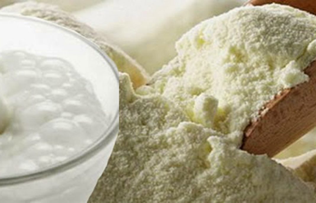 La UE limita las cantidades de compra de leche desnatada en polvo para estabilizar el mercado