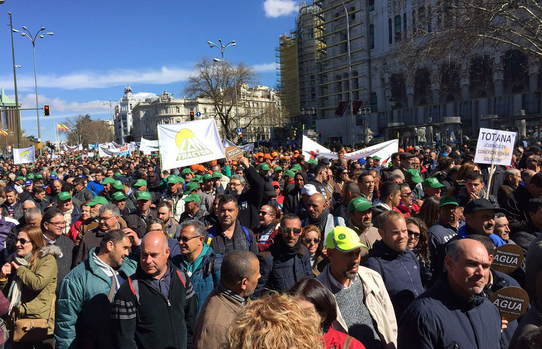 Cerca de 50.000 personas protestan en Madrid para pedir soluciones a la falta de agua en el Levante