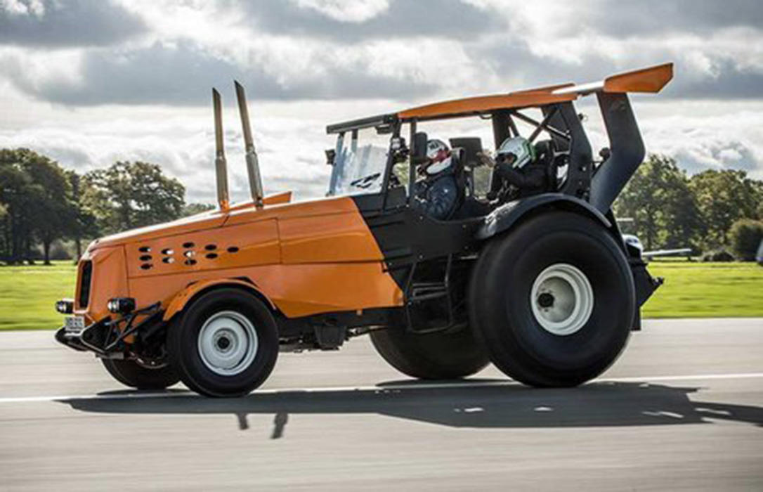 Un tractor bate el record de velocidad al alcanzar los 140 kilómetros por hora… pero no sirve para arar