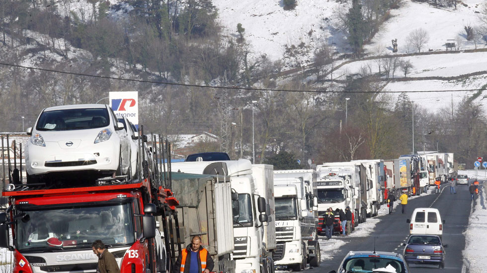 Camiones con frutas y verduras detenidos en el sur de Francia por el temporal