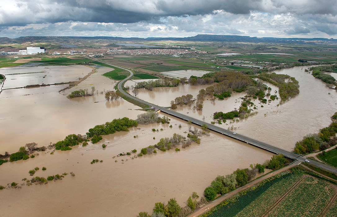 El sector agrario se harta de las crecidas del Ebro: «No queremos ayudas, queremos soluciones»