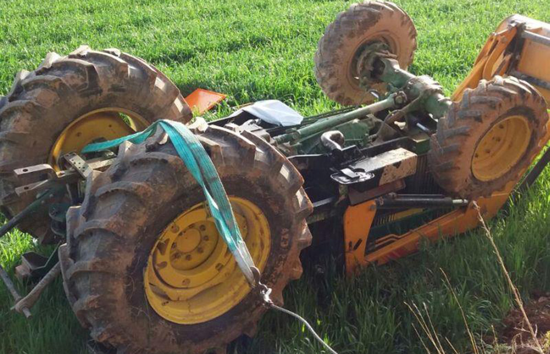 Una lista que no cesa de crecer: Un joven de 23 años fallece al volcar su tractor