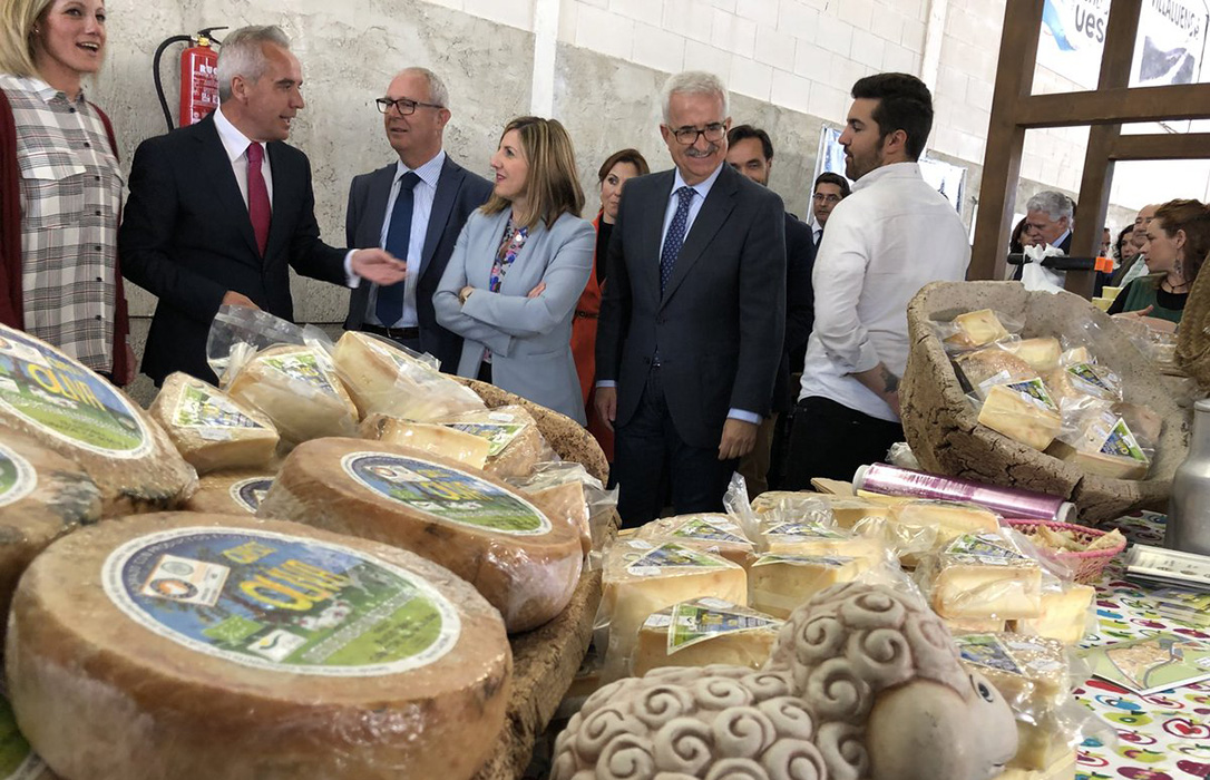 Villaluenga cumple una década como referente de la industria quesera andaluza con una nueva Feria del Queso