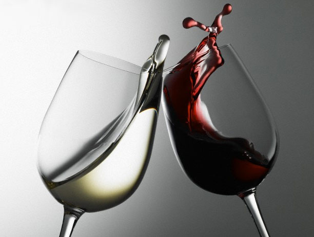 El 37% de los españoles prefieren tomar el aperitivo con un buen vino