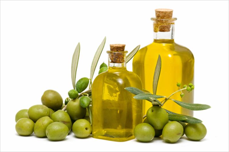 Donan 520 litros de aceite de oliva virgen extra a la Fundación Banco de Alimentos