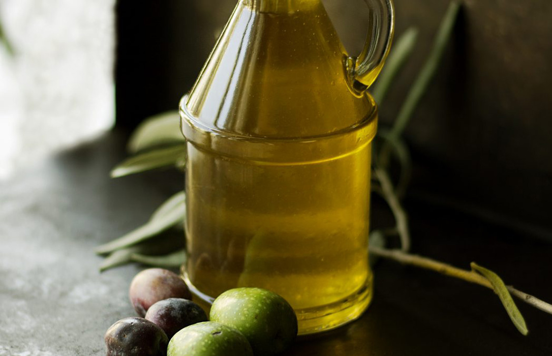 Las ventas de aceite de oliva virgen se desploman un 25,9% hasta mayo aunque sube el virgen extra