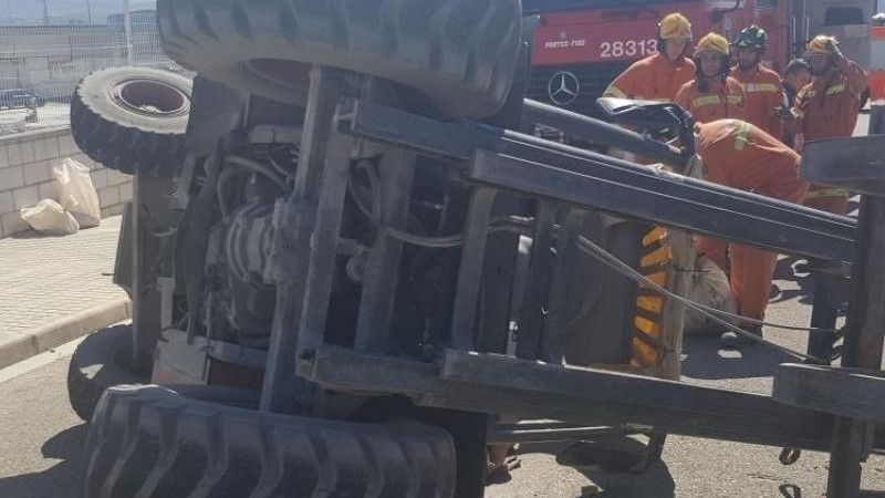 Muere un joven de 21 años tras volcar el tractor que conducía