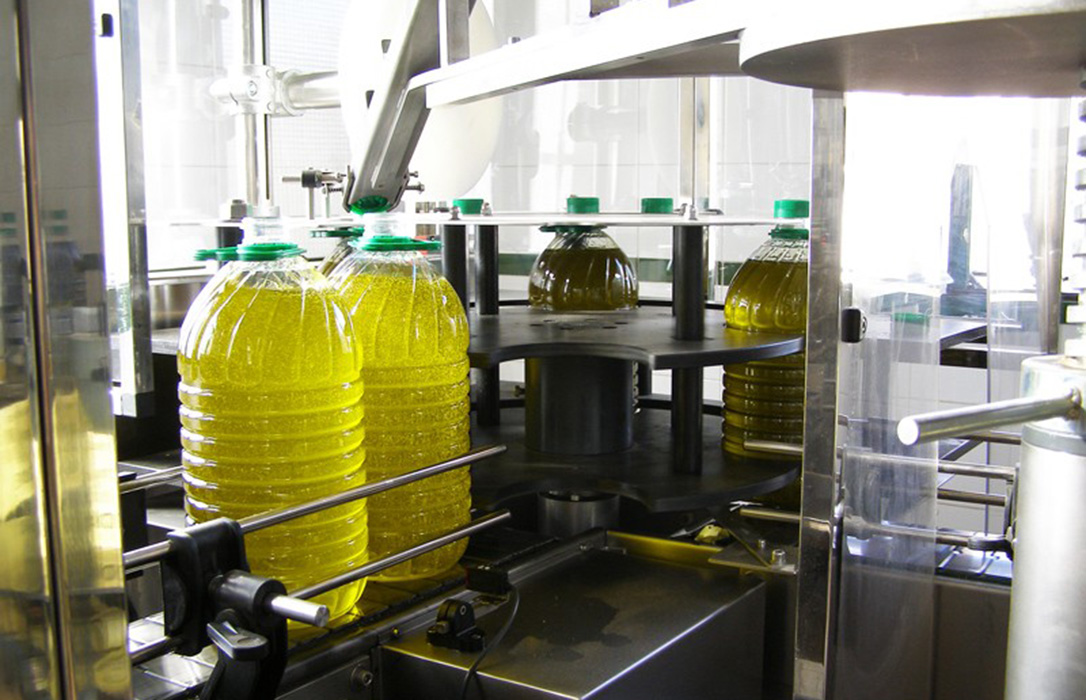Las ventas de aceite de oliva virgen se desploman un 21,19 % hasta junio