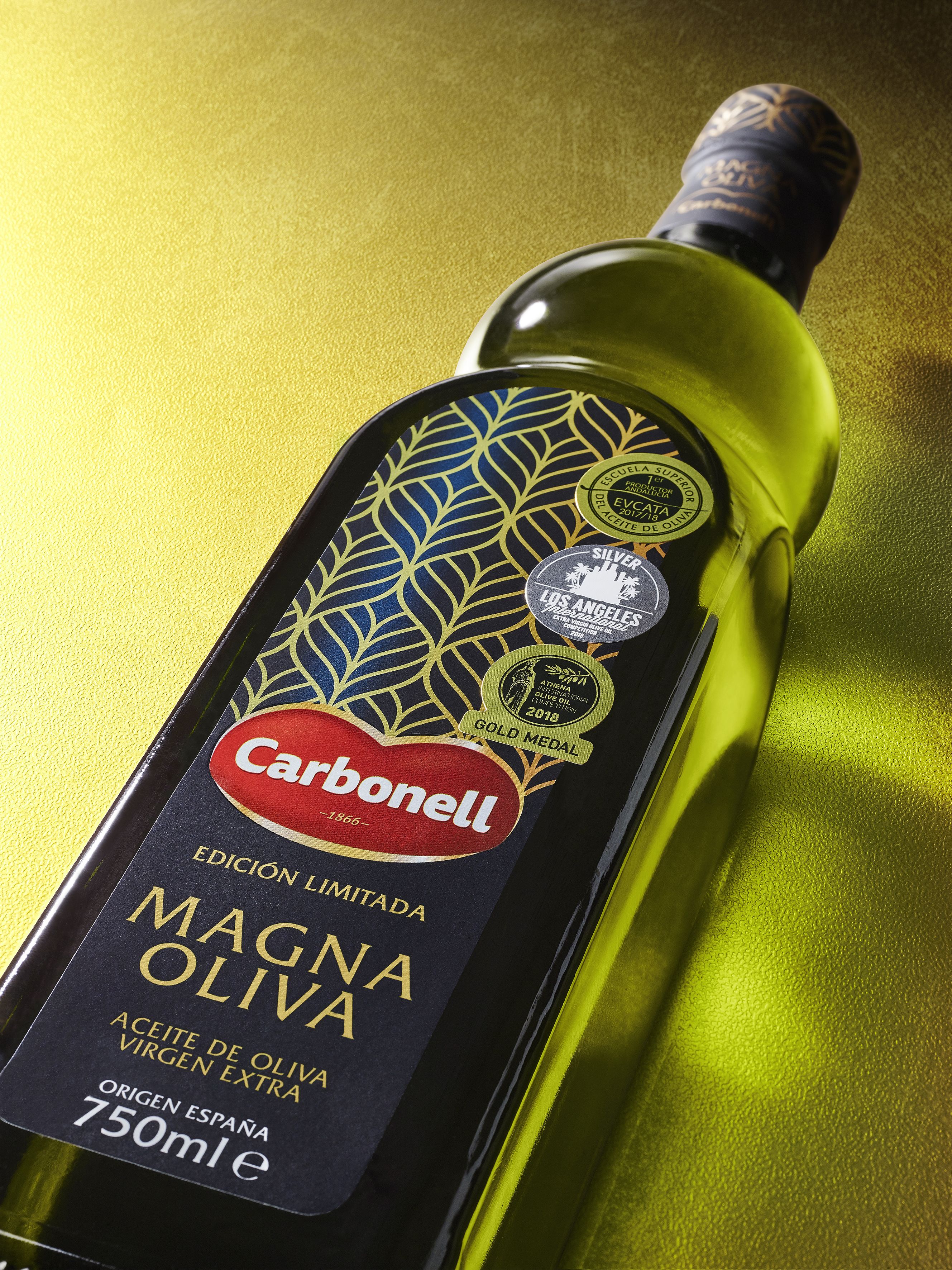 Carbonell Magna Oliva ya es el aceite de oliva Virgen Extra más premiado en todo este año