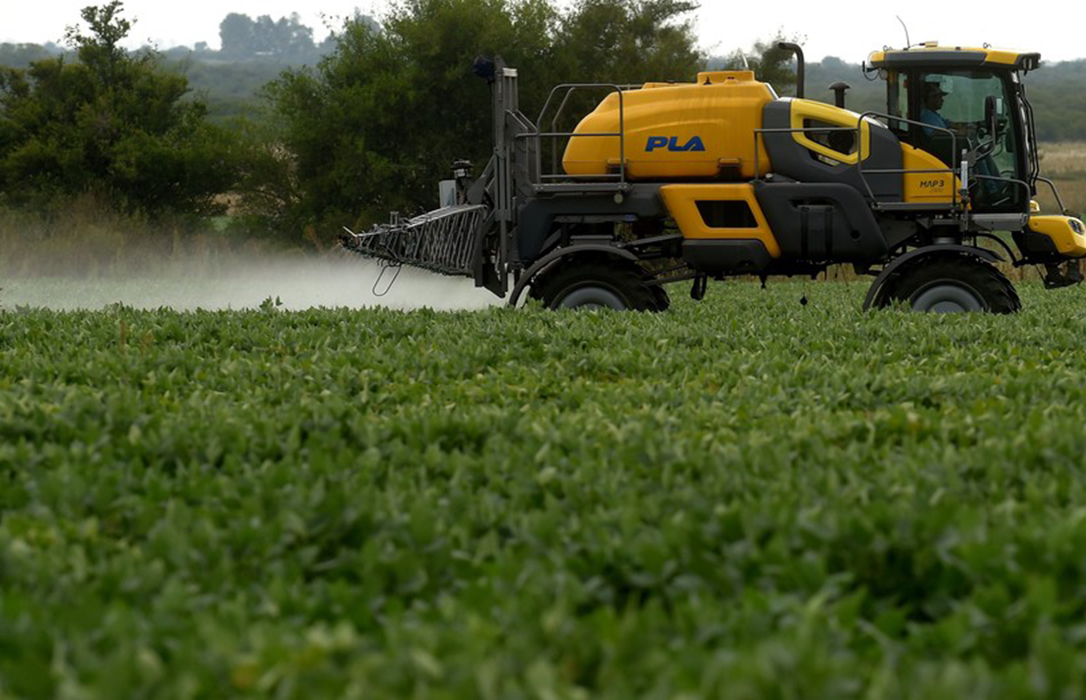 La Justicia revoca la decisión que prohibía el uso del glifosato agrícola en Brasil por una cuestión de Estado