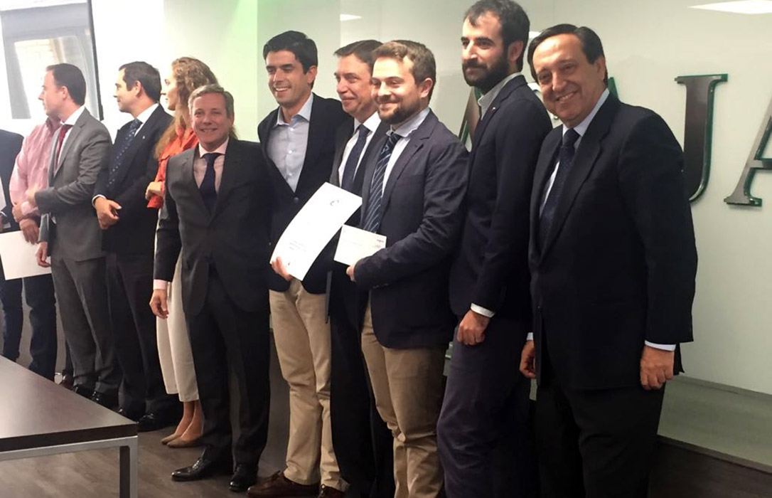 Tres jóvenes agricultores de León que producen lúpulo ecológico ganan el Premio Joven Agricultor 2018