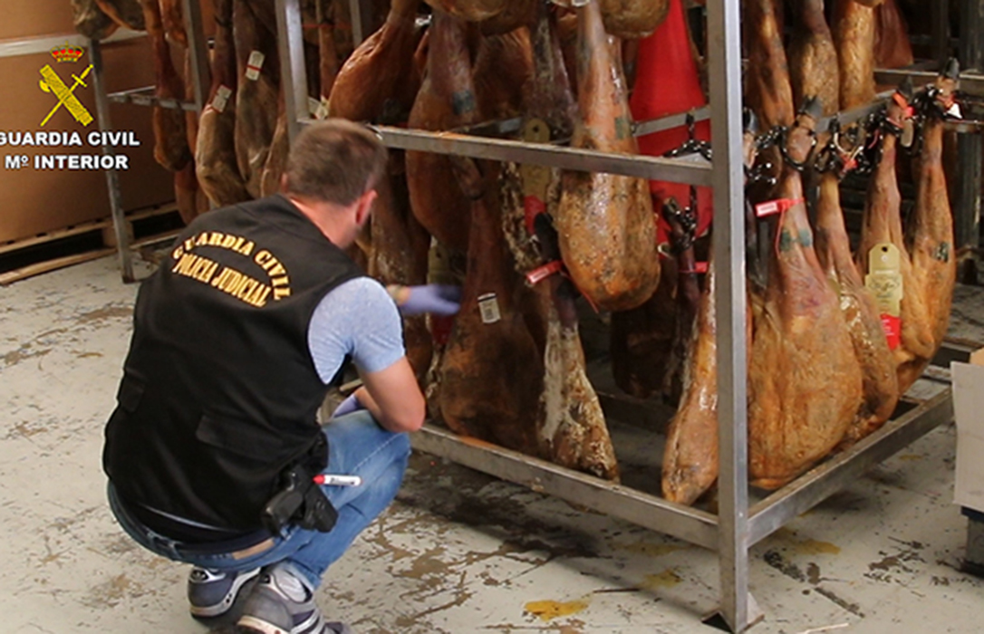 La Guardia Civil desmantela una organización con mil toneladas de carne insalubre en empresas de Valencia y Madrid