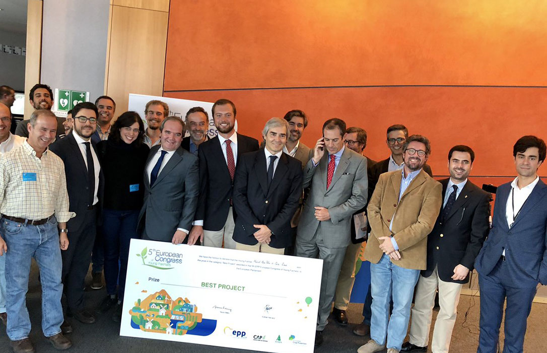 Un proyecto sobre la plantación sostenible de almendros, premio europeo de Jóvenes Agricultores