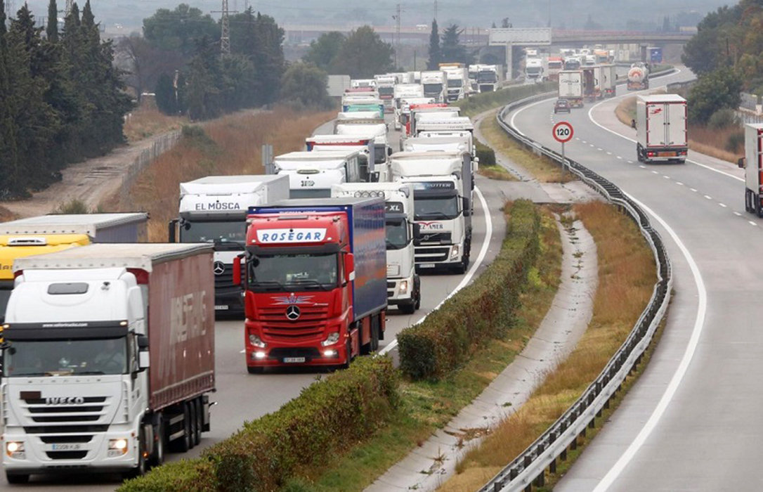 Bloqueo de camiones en Francia: Pérdidas en el sector agrario y bajada de los precios en origen