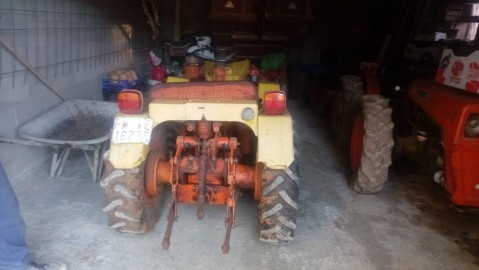 Un agricultor encuentra un tractor que no es suyo… aparcado en su garaje