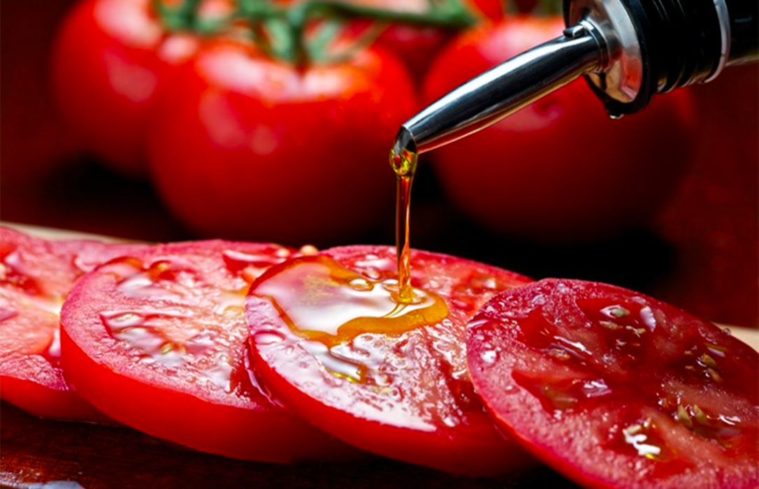 ¿Por qué el aceite español cotiza a la mitad de precio que el italiano y el tomate es también más caro?