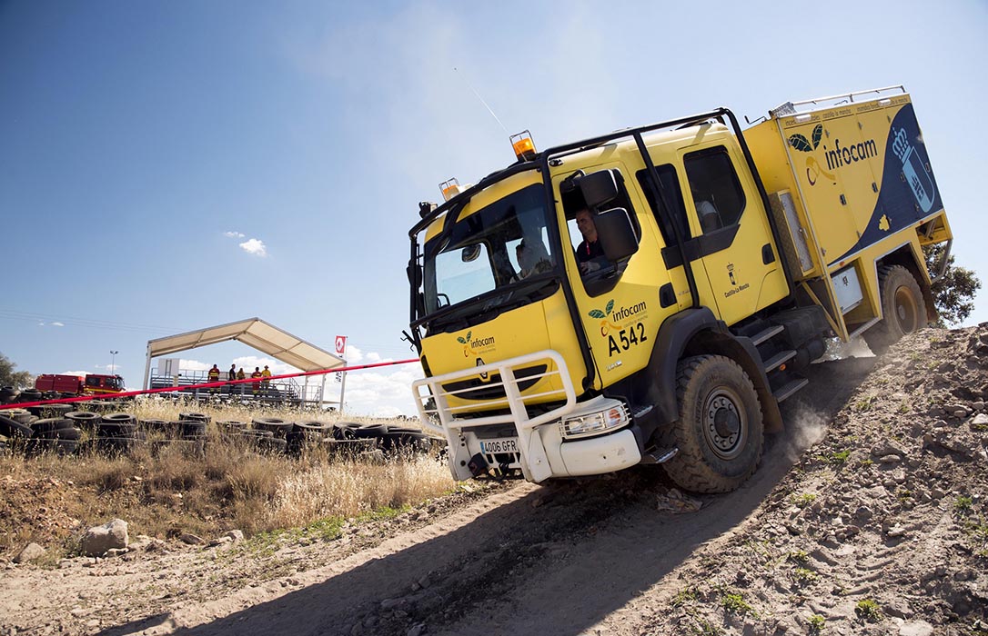 Los bomberos forestales demuestran su destreza en el primer campeonato nacional Renault Trucks