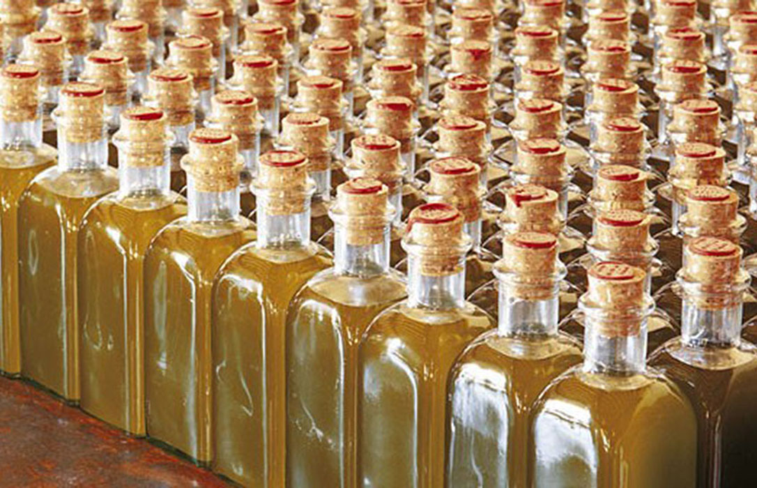 Los malos augurios para la próxima campaña no hacen variar los precios del aceite de oliva