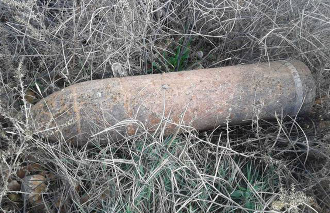 Susto sin incidente: Encuentran una bomba de un bombardeo de la Guerra Civil cuando iban a plantar olivos