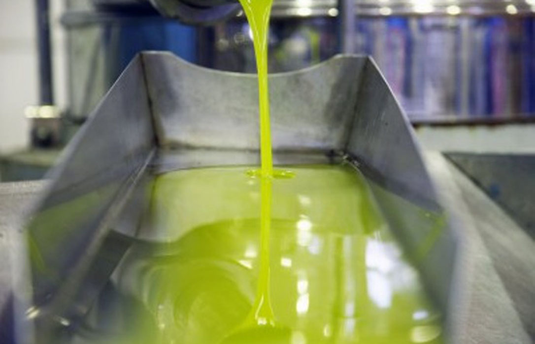 El mercado del aceite de oliva sigue ajeno a las reclamaciones del sector y mantiene su caída de precios