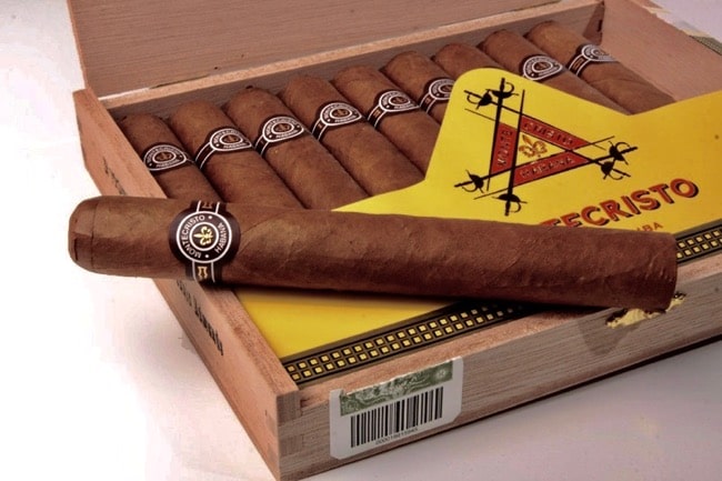 Se sabe que el tabaco mata, pero ahora también que arruina: Una caja de puros costará 1.900 euros