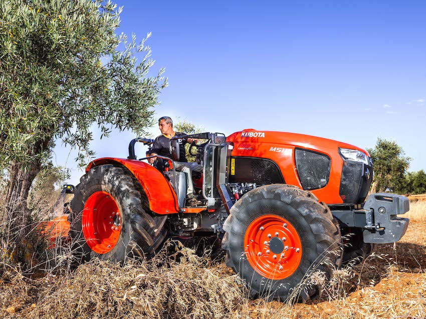 Tractores Kubota lanza el tractor especialista de perfil bajo M5111 Low Profile  que une maniobrabilidad y confort