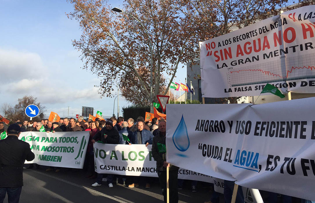 La CHG desoye las protestas de los regantes y «ajusta» las dotaciones de agua para el riego en el Alto Guadiana