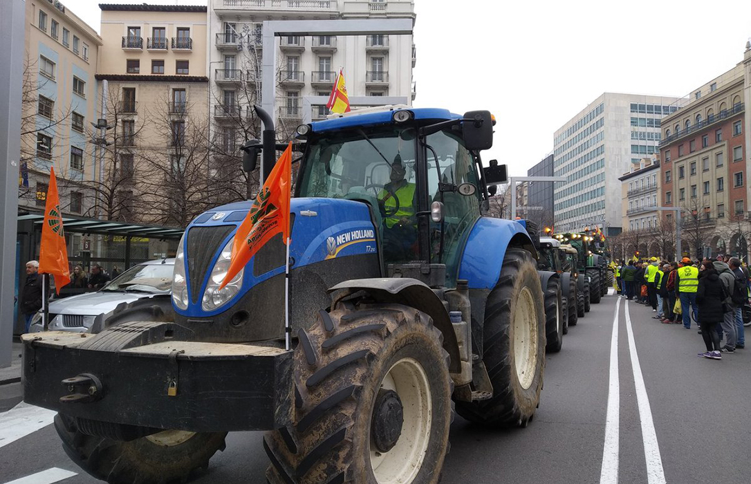 El campo se sigue moviendo: Tractorada en Valencia el 14 de febrero y protesta en Cádiz de agricultores y ganaderos el 18