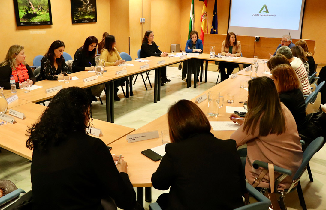 Andalucía articula una línea de avales para respaldar a mujeres emprendedoras en los ámbitos rural, pesquero y medioambiental