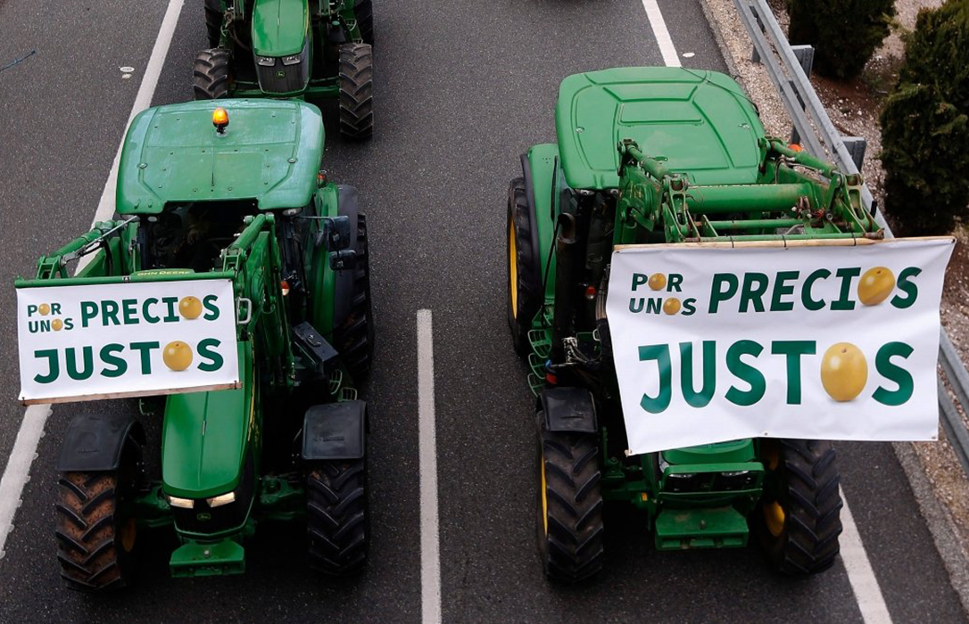 Arranca la campaña de la PAC de 2024: agricultores y ganaderos deberán presentar la solicitud única mientras salen a la calle protestar