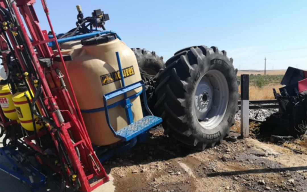 Fallece al chocar su tractor con una cosechadora y un joven de 20 años, herido al arrollar un tren su tractor