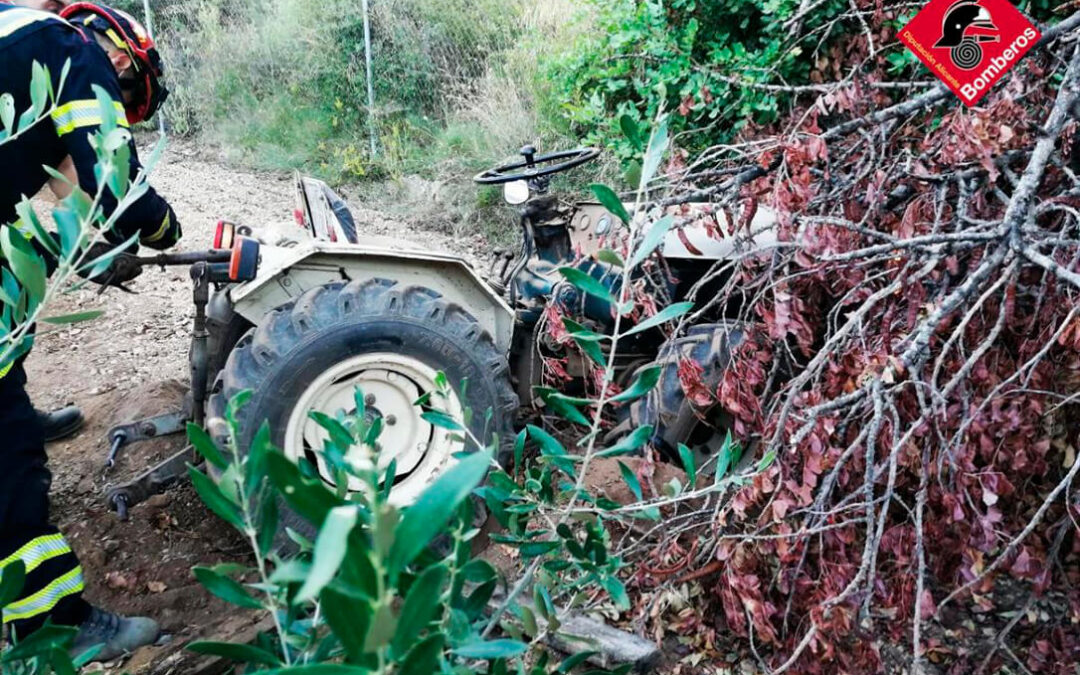 Fallece un agricultor de 67 años al volcar su tractor y quedar atrapado bajo una rueda
