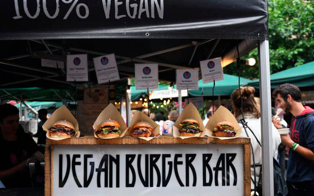Estricto para unas cosas, flexibles para otras: La Eurocámara salva la ‘hamburguesa vegana’ y permite esta denominación