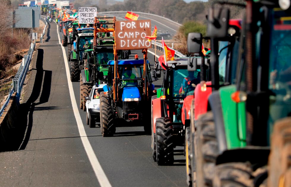 Los tractores volverán a salir esta semana a las carreteras contra la PAC y su repercusión en el cultivo del tabaco