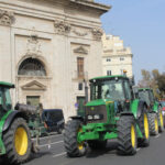 El campo se moviliza: 300 tractores de arroceros reclaman en Valencia un paquete de medidas de apoyo que garanticen su viabilidad 1