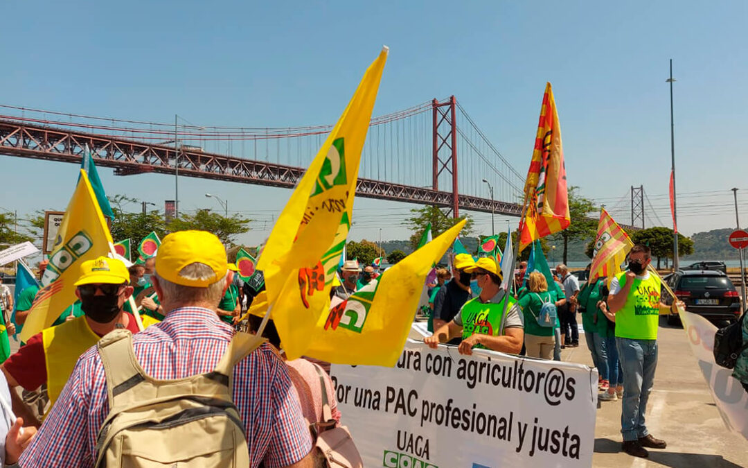 Miles de agricultores se manifiestan ante el Consejo de Ministros de Agricultura en Lisboa por una PAC más justa y solidaria