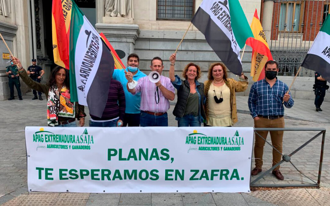 La movilización pasa de Madrid a Extremadura: Convocada una protesta contra Planas en la inauguración de la Feria de Zafra