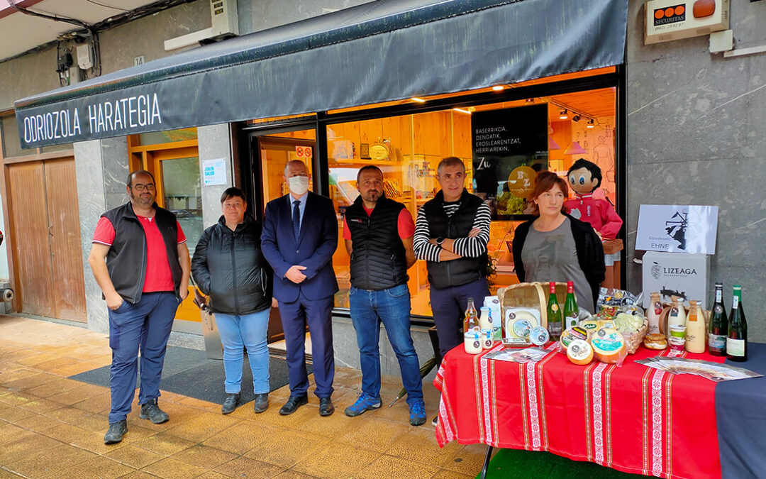 El mercado de proximidad da un nuevo paso en Gipuzkoa al unir a pequeños productores de comida y bebida y pequeños establecimientos