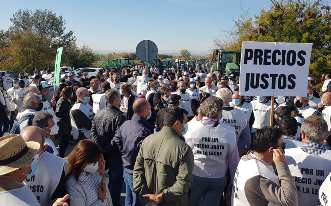 Protestas en Andalucía, Cantabria, CyL, Galicia, Cataluña y una advertencia: No habrá ni un litro de leche a Lactalis si no paga costes
