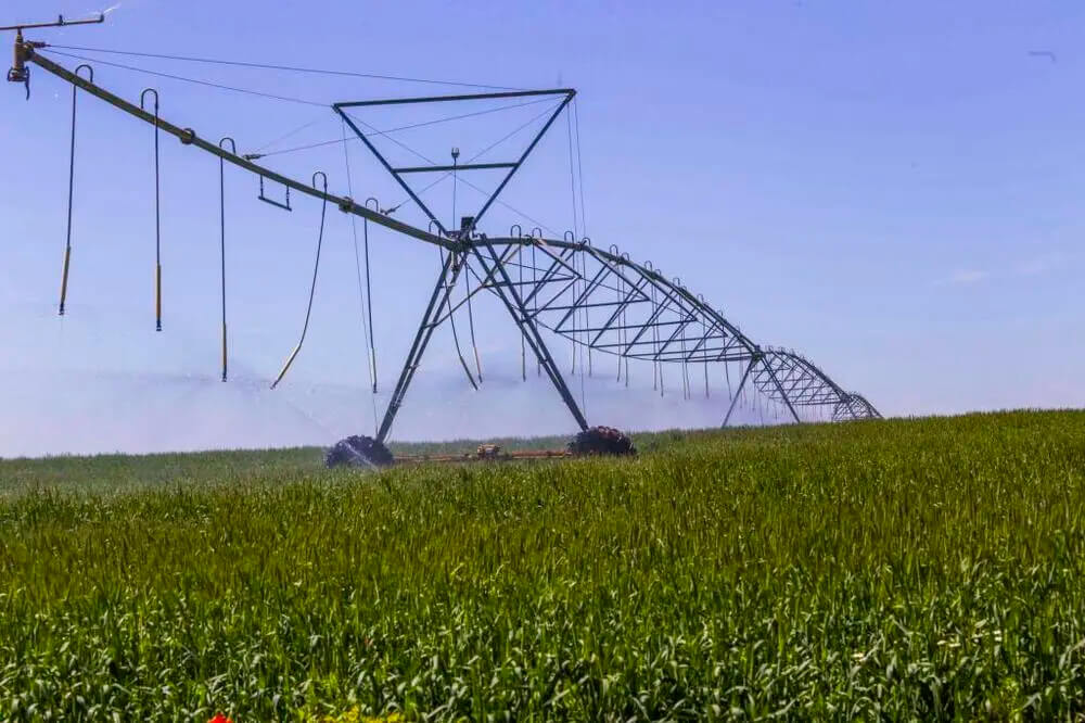 La Ley de la Cadena recoge la posibilidad de que los agricultores “puedan contratar dos potencias eléctricas a lo largo del año»