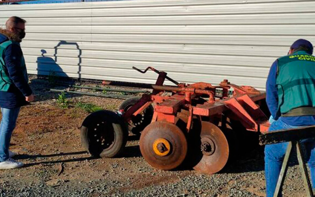 Cuatro detenidos por robar un tractor para despedazarlo y acabar vendiendo algunas de sus partes en una chatarrería