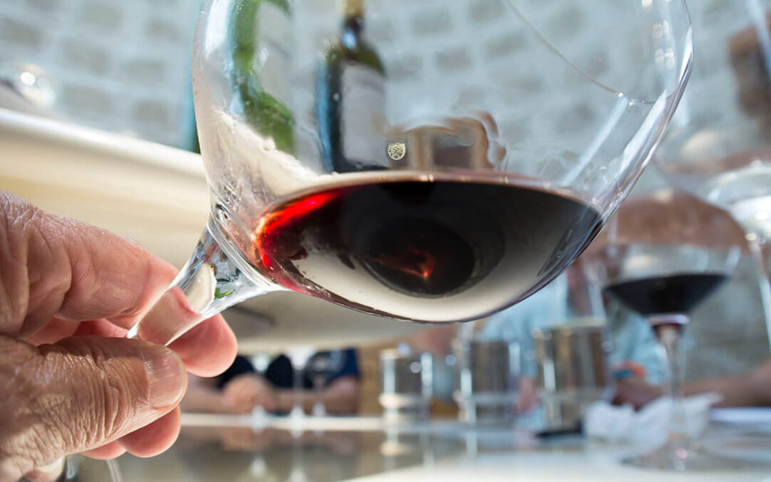 El consumo de vino en España continúa al alza por cuarto mes consecutivo y reduce las existencias en las bodegas