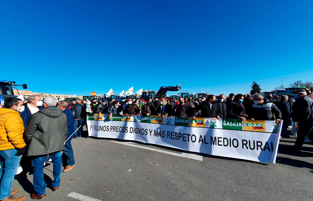 Dos centenares de tractores cierran en Salamanca otra semana de protestas en defensa del medio rural y el sector agrario