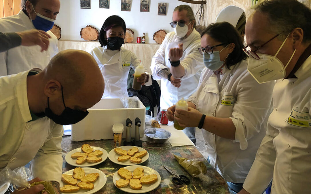 Granja ‘La Barja’ reúne a reconocidos cocineros en torno al huevo ecológico y la gallina negra castellana