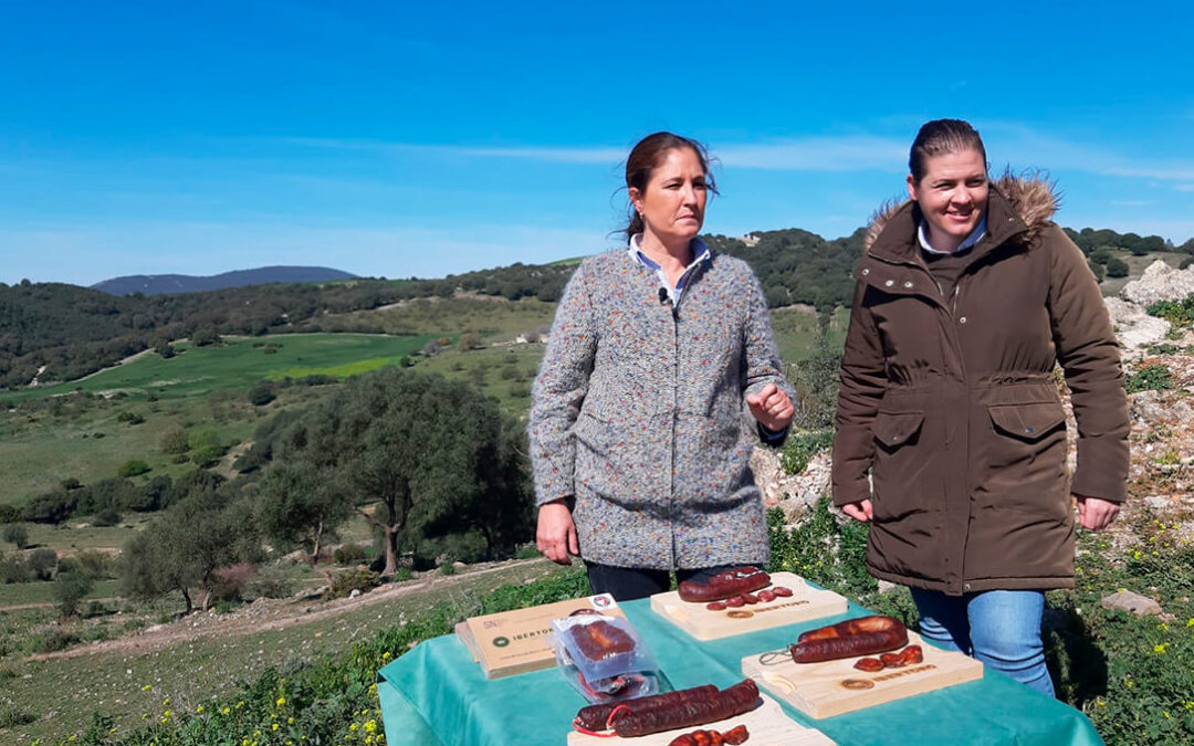 Emprendimiento femenino en el mundo rural para hacer de un revés, un negocio: Crean hamburguesas de toro de lidia para capear las consecuencias del covid